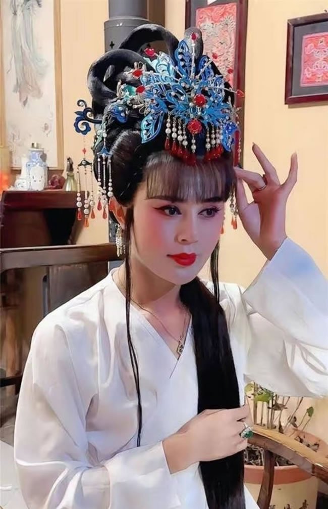 中国网红遭绑架撕票「颈椎分离（跑得快）而死」 妹泣诉：2年了仍无法下葬