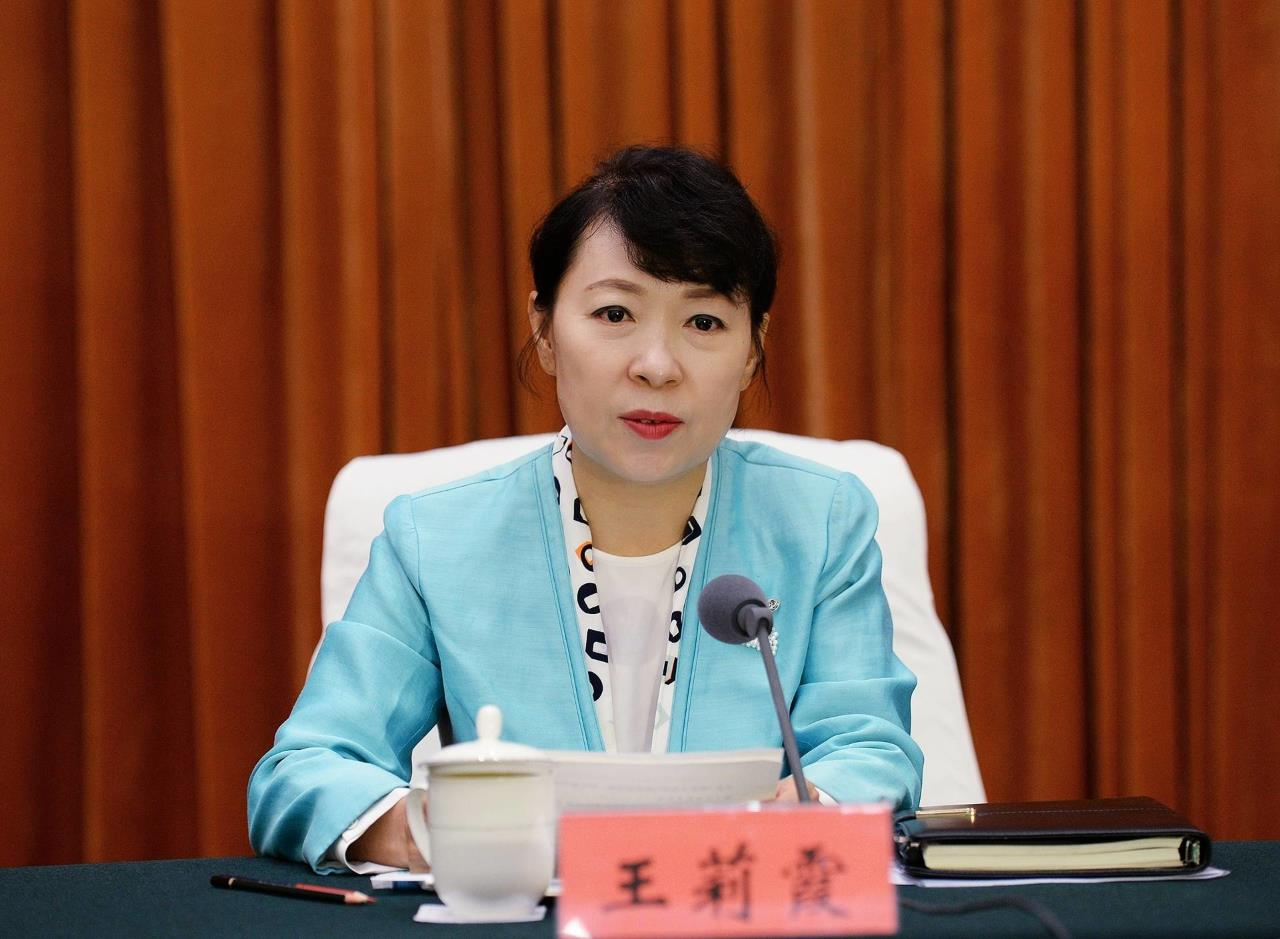 集满五自治区主席…指挥抗洪后被连夜带走 内蒙61岁女虎落马