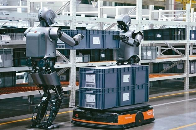 10年销量增3倍 中国连续12年为全球最大工（牛牛群）业机器人市场