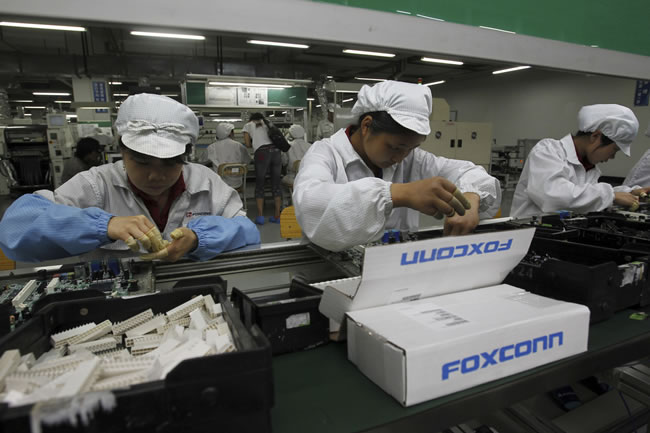 iPhone 17开始量产  郑州富士康求职排长龙