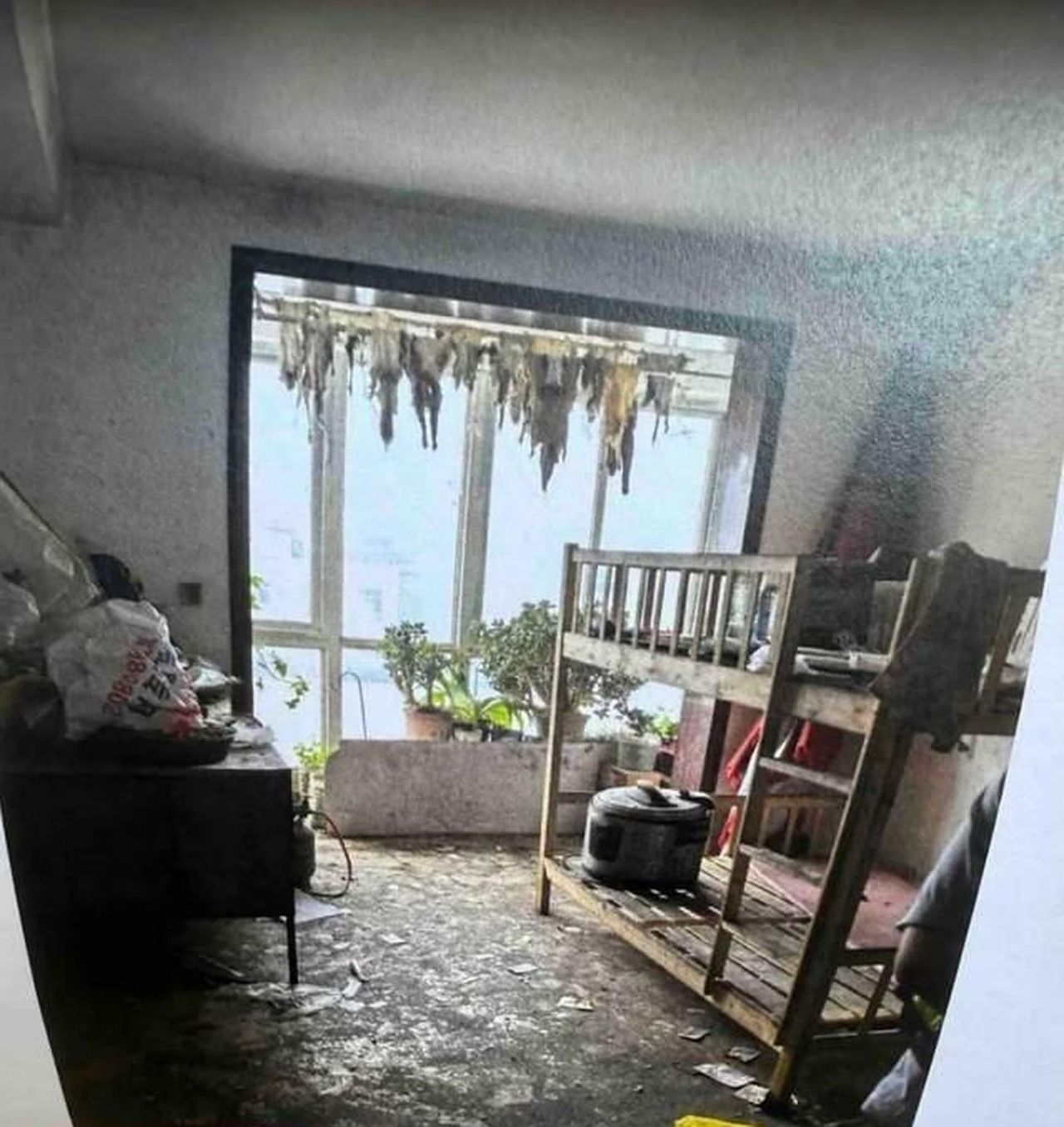 西安1对情侣强占房子1年多 房东开门（麻将群）见骇人画面