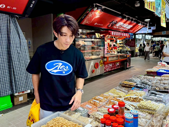 修杰楷南门市场「败家」扫货 曝老爸「不健康料理之父」