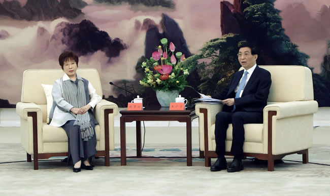 王沪宁会见洪秀柱  称抗战纪念活动彰显中华儿女团结